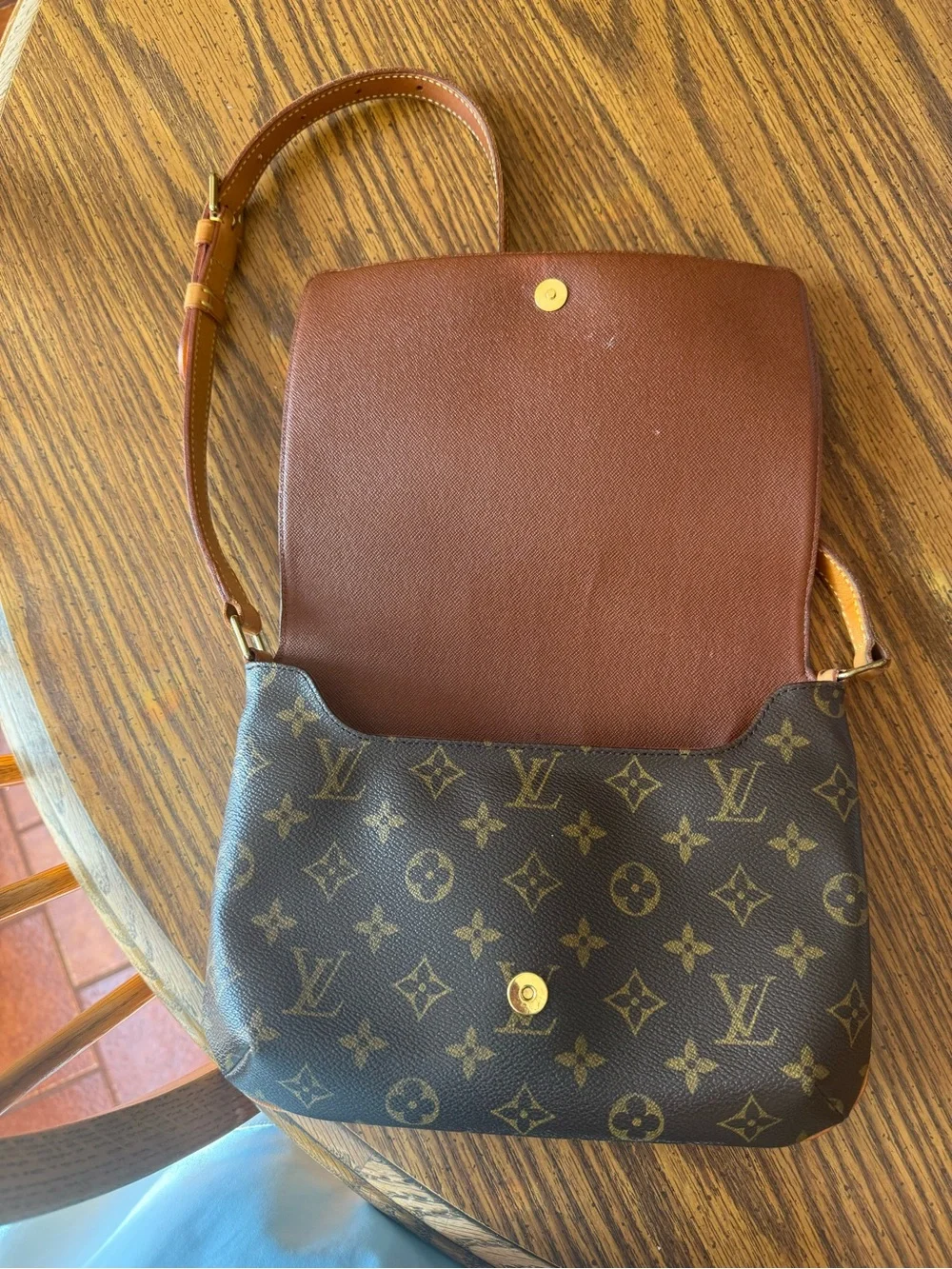 Louis Vuitton tan strap receipt